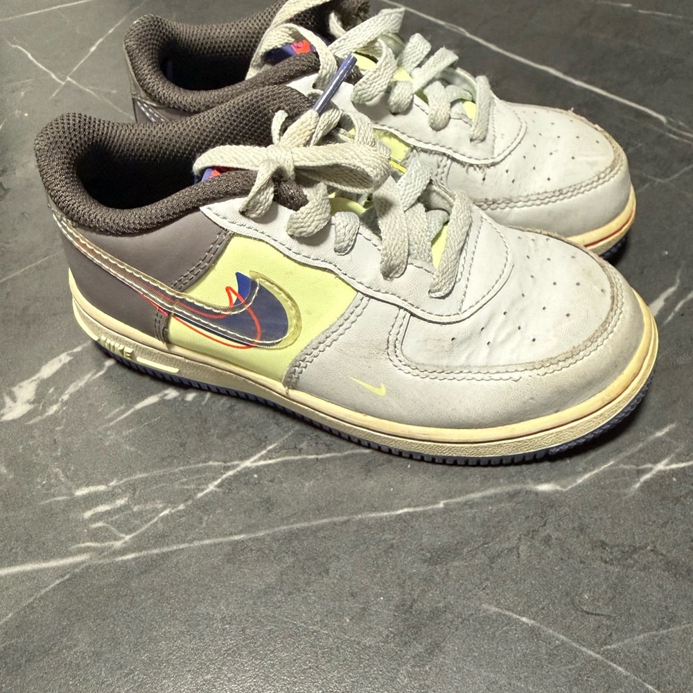 Nike Kids Sneakers in Gray and Yellow